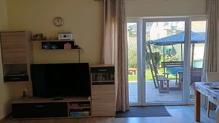 Wohnbereich mit  Ausgang zur Terrasse