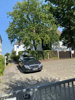 Parkplatz mit eigenem Stellplatz für jede Wohnung