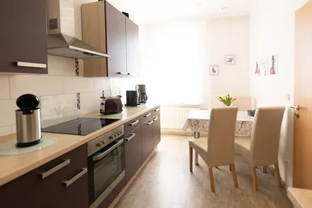 Küche mit gemütlicher Essecke