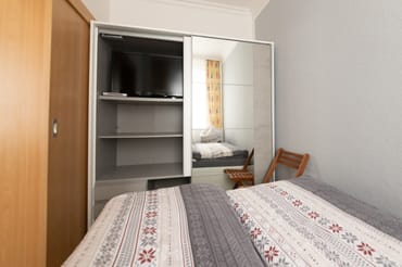 Schlafzimmer 2 Bett 160 cm x 200 m mit ungeteilter Liegefläche