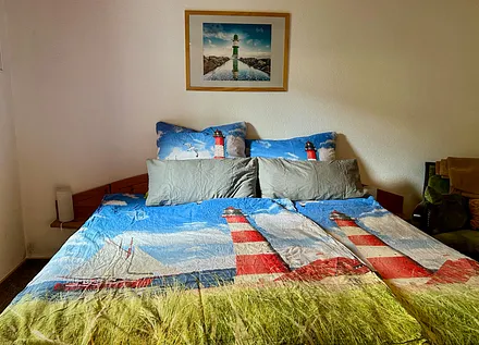 Schlafzimmer mit Doppelbett 1,80m x 2,00m