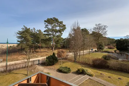 Blick vom Balkon auf die Strandpromenade & Ostsee