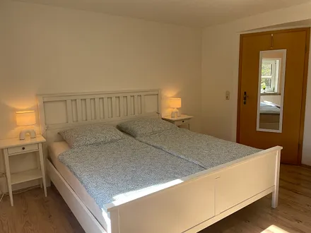 Doppelbett im Schlafzimmer 