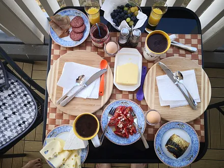 Frühstück auf dem Balkon! Einfach mal die Seele baumeln lassen...