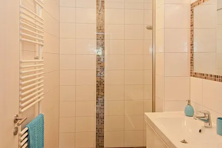 Bad/Dusche mit Waschbecken