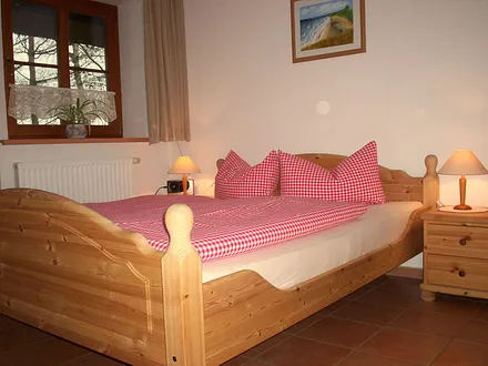 Töpperhus App. 02 Schlafzimmer (Doppelbett 160x200/Kleiderschrank) 