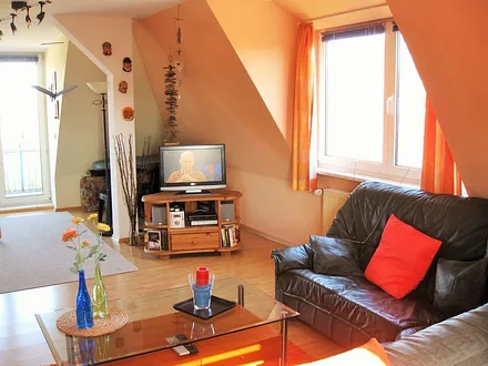 Wohnzimmer mit Flachbild-TV