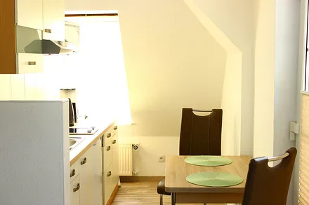 Küchenzeile mit Eßplatz