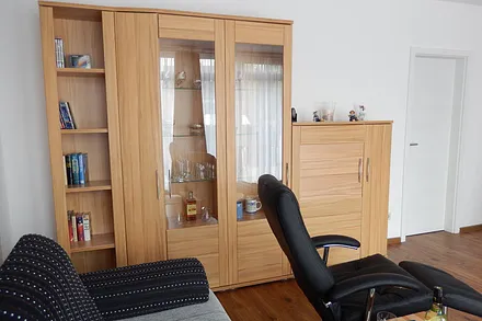 Wohnraum mit Anrichte