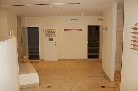 Trockensauna - Dampfsauna - Schwallbrause etc.