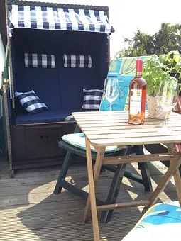 Balkon mit Strandkorb