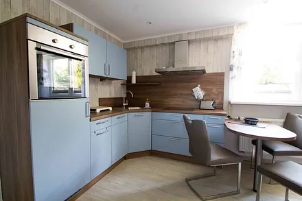 Ansicht Küchenbereich mit Essecke