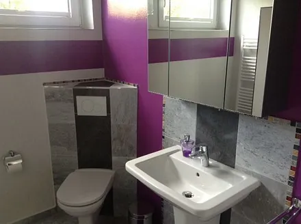 Badezimmer mit Dusche