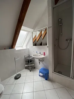 Badezimmer mit Dusche