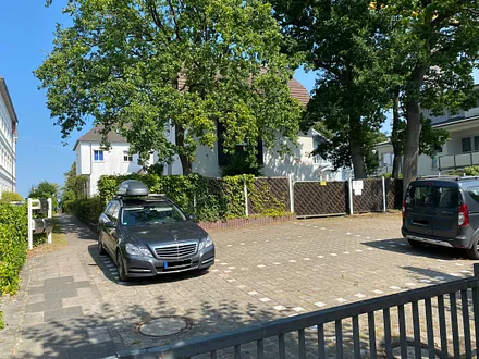 Parkplatz an der Villa