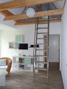 steile Treppe zum Schlafboden