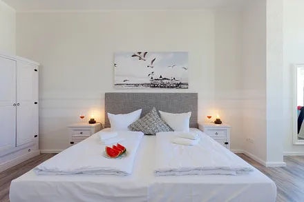 1. Schlafzimmer mit Doppelbett