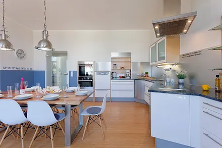Küche mit Essbereich
