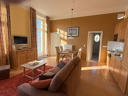 Lichtdurchfluteter Wohnraum 