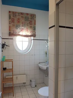 Tageslichtbad mit Dusche 