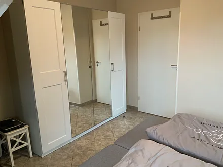 großzügiger Kleiderschrank im Schlafzimmer OG, 