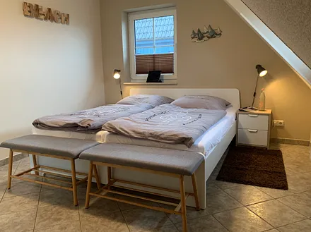 SZ im OG, 1 Doppelbett + 1 Einzelbett (siehe Grundriss)