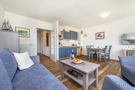 Blick Richtung Flur zu den Schlafzimmern.