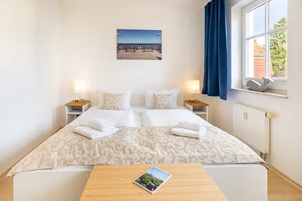 Schlafzimmer mit Doppelbett