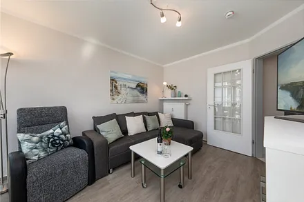 Auf der Couch kann für ein Kind bis max. 6 Jahre aufgebettet werden.