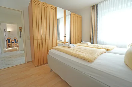 Schlafzimmer mit Doppelbett