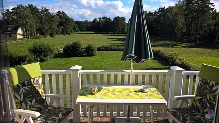 Blick vom Balkon auf den Darßwald