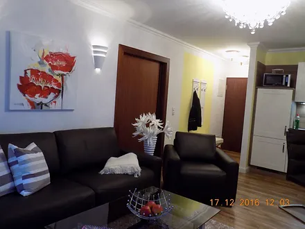 Coach mit Schlaffunktion- leicht bedienbar- Schlaffläche 1,60 x 2,0 Meter