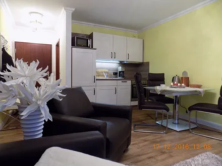 schöner Wohn/Essbereich mit ausziehbaren Esstisch