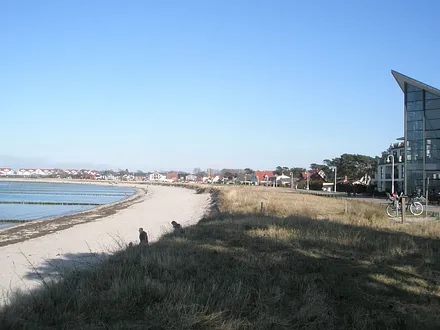 Strand mit Promenade