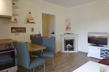 Wohn- und Essbereich mit Elektro-Kamin