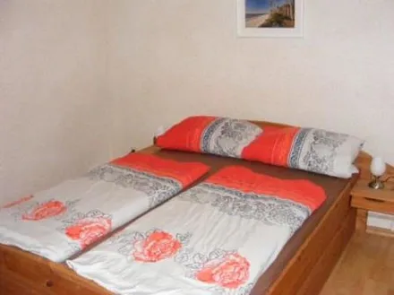 Schlafraum mit Doppelbett