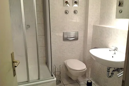 Badezimmer mit Dusche