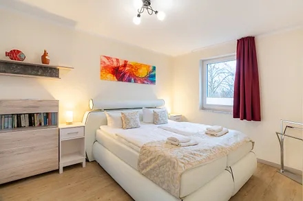 1. Schlafzimmer mit Doppelbett