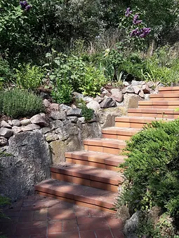 Treppe zur oberen Ebene