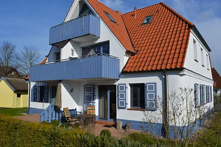 Die sonnige Süd-West-Terrasse mit reichlich Abstand zum Nachbarn - in Zingst ist das schon etwas besonderes! 