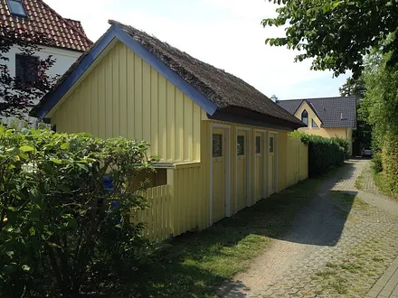 Es steht Ihnen ein privater abschließbarer Fahrradschuppen neben dem Haus zur Verfügung!