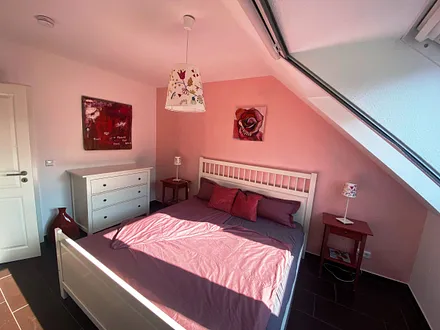 Schlafzimmer mit Doppelbett