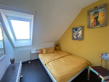 kleines Schlafzimmer mit Einzelbett (200*120)