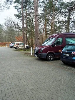 1 Parkplatz auf dem Gelände je Wohnung