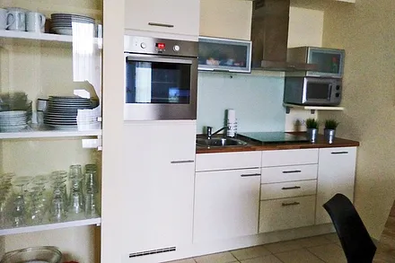 komplett eingerichteter Küchenbereich