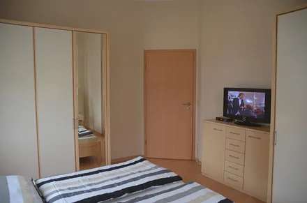 viel Stauraum im Schlafzimmer