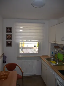 Küche mit kleinem Tisch