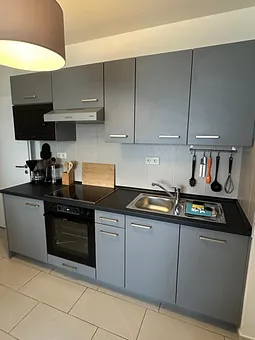 sehr gut ausgestattete Küchenzeile