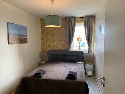 2 Schlafzimmer mit Boxspringbetten