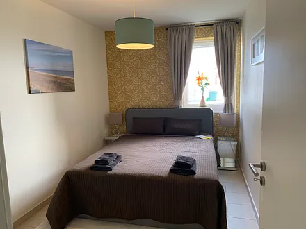 2 Schlafzimmer mit Boxspringbetten